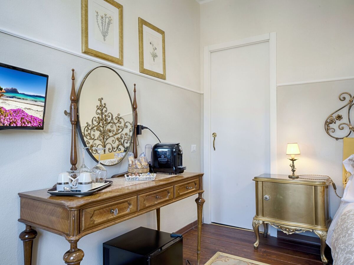 Chambre vintage au cœur historique d'Olbia - Photo 16