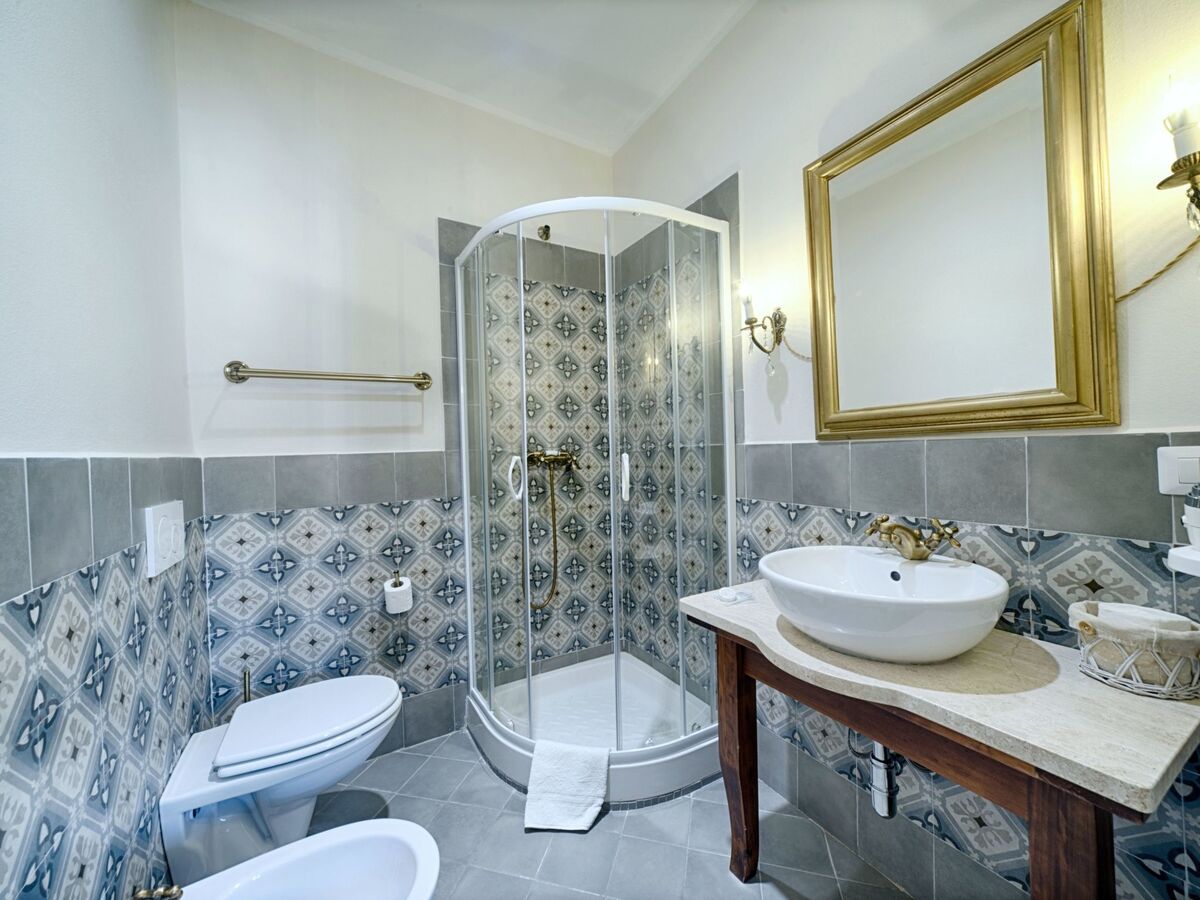 Chambre vintage au cœur historique d'Olbia - Photo 17