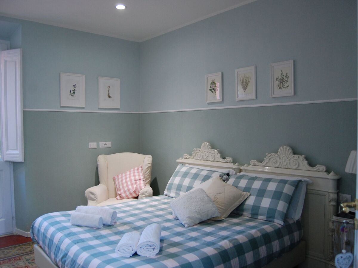 Chambre vintage dans le centre historique d'Olbia - Photo 3