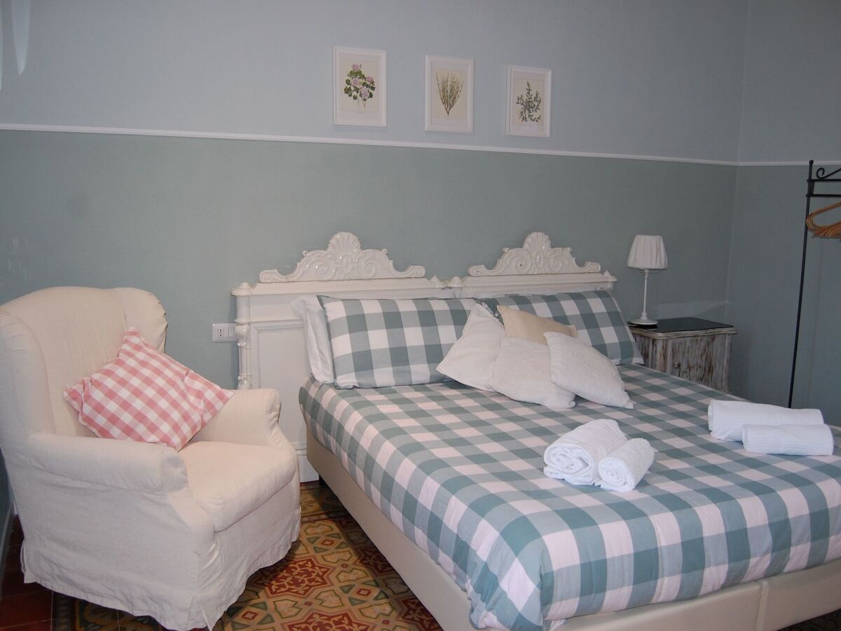 Chambre vintage dans le centre historique d'Olbia - Photo 5
