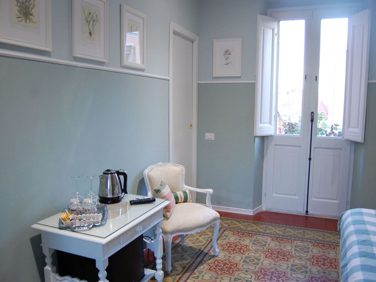 Chambre vintage dans le centre historique d'Olbia - Photo 7