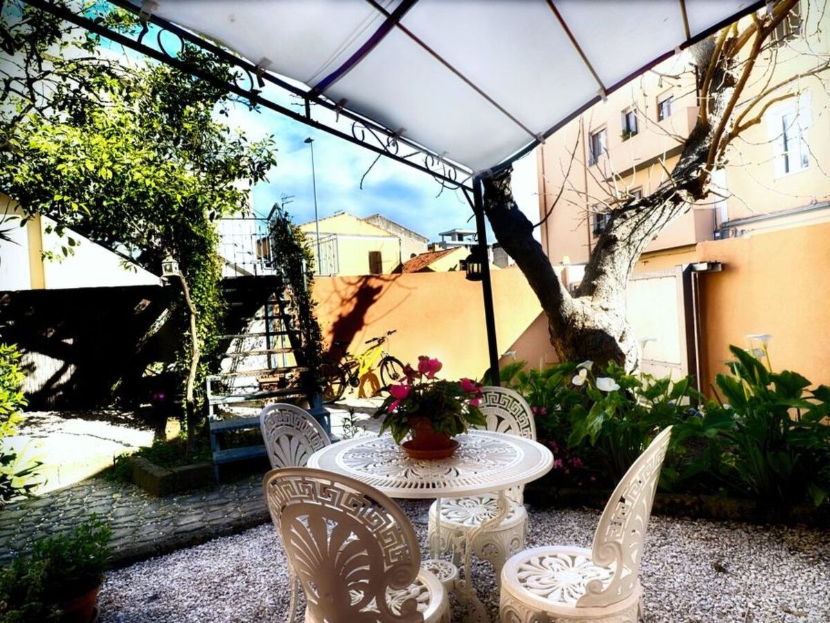 Chambre vintage dans le centre historique d'Olbia - Photo 12