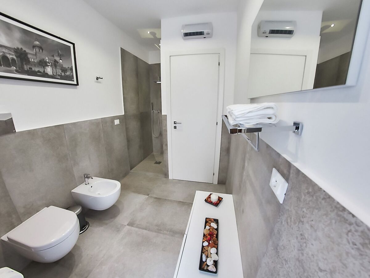 Appartement avec balcon au cœur de Palerme UNESCO - Photo 9