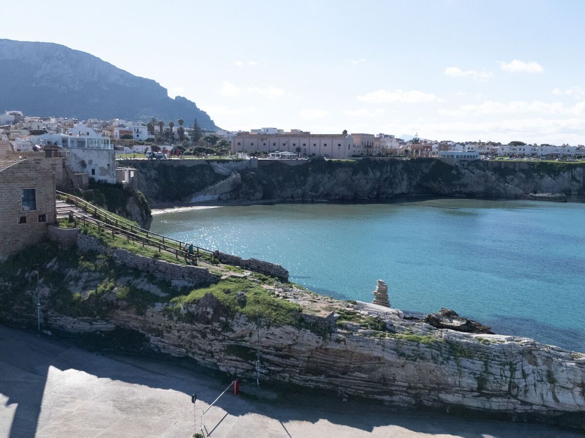 Maison suspendue sur la mer à Terrasini - Photo 1
