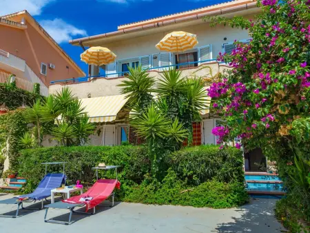 Location appartement à Sciacca, Ruhige Ferienwohnung in Sciacca mit Terrasse, Garten und Grill und Meerblick