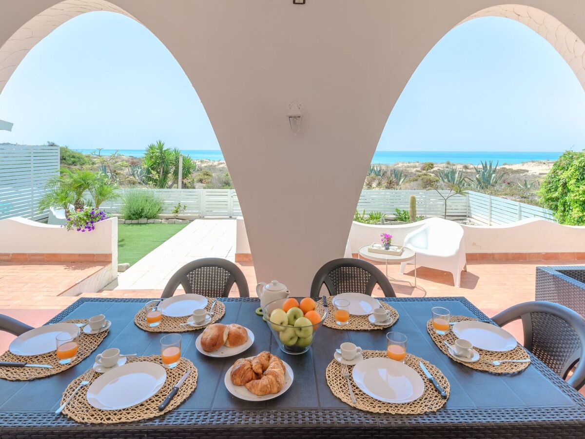 Villa Amelia : maison 8 pers. face à la plage à Marina di Ragusa - Photo 6