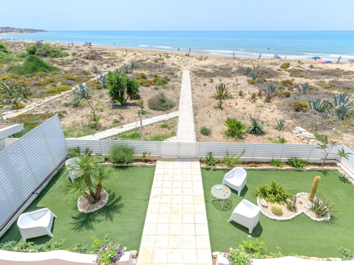 Villa Amelia : maison 8 pers. face à la plage à Marina di Ragusa - Photo 10