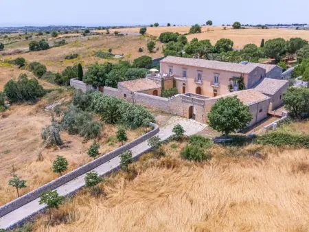 Scifazzo, villa sicilienne du XVIIIe avec piscine : photo 9