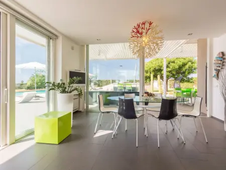 Villa Anthea à Marina di Ragusa, piscine et terrain de foot : photo 4