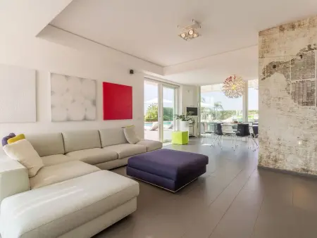 Villa Anthea à Marina di Ragusa, piscine et terrain de foot : photo 5