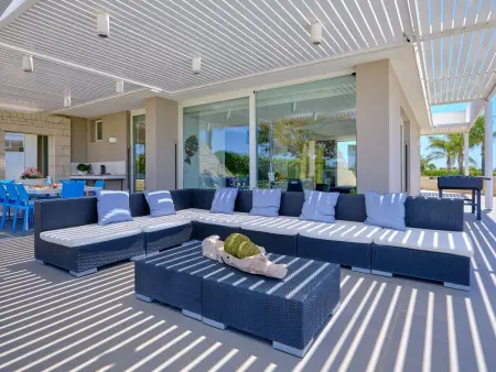 Villa Anthea à Marina di Ragusa, piscine et terrain de foot : photo 8