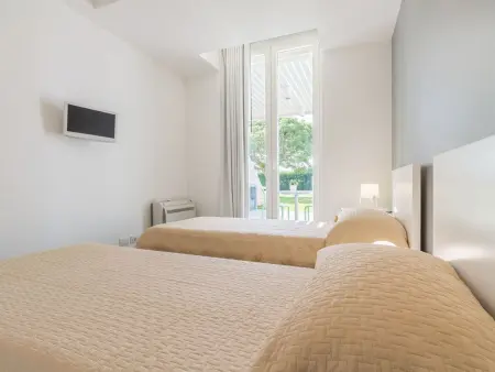 Villa Anthea à Marina di Ragusa, piscine et terrain de foot : photo 10