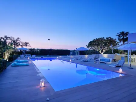 Villa Anthea à Marina di Ragusa, piscine et terrain de foot : photo 17