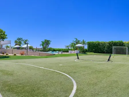 Villa Anthea à Marina di Ragusa, piscine et terrain de foot : photo 22