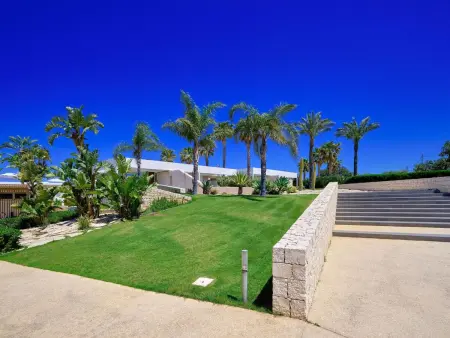 Villa Anthea à Marina di Ragusa, piscine et terrain de foot : photo 25