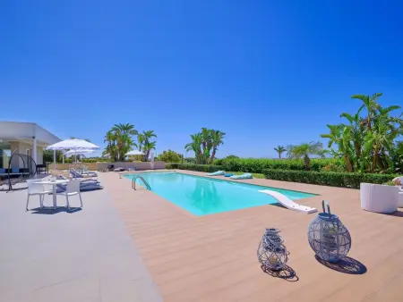 Villa Anthea à Marina di Ragusa, piscine et terrain de foot : photo 26