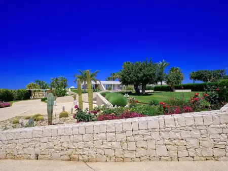 Villa Anthea à Marina di Ragusa, piscine et terrain de foot : photo 29