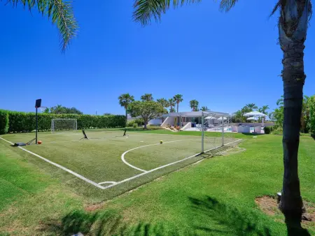 Villa Anthea à Marina di Ragusa, piscine et terrain de foot : photo 35