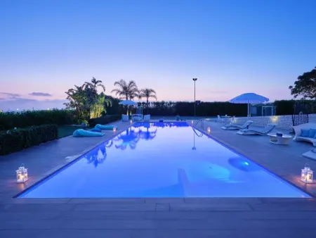 Villa Anthea à Marina di Ragusa, piscine et terrain de foot : photo 38