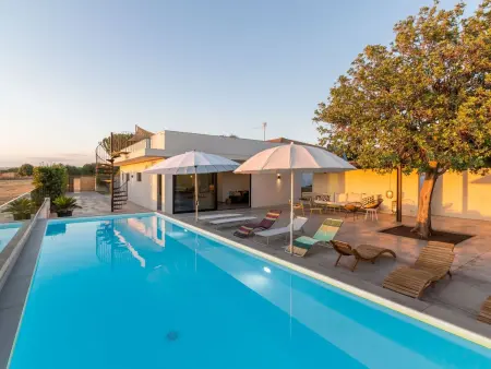 Location maison à Marina di Ragusa, Demetra, moderne Villa mit Pool und Meerblick