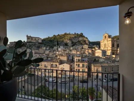 Location appartement à Scicli, Nettes Appartement in Scicli mit Möblierter Terrasse