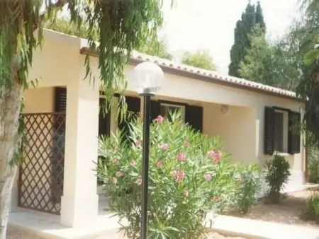 Location maison à Marina di Modica, Schöner zentraler Bungalow direkt am Sandstrand auf Sizilien