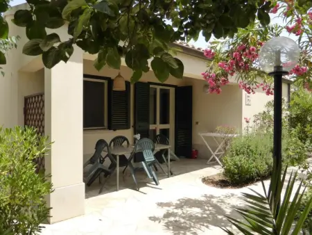 Location maison à Marina di Modica, Schöner zentraler Bungalow direkt am Sandstrand auf Sizilien