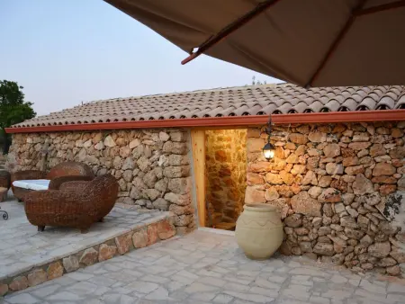 Location maison à Calabernardo, Mirriusa Ferienhaus mit Jacuzzi