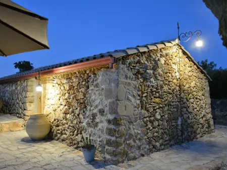 Mirriusa' Ferienhaus mit Jacuzzi, Maison 2 personnes à Calabernardo - Photo 9
