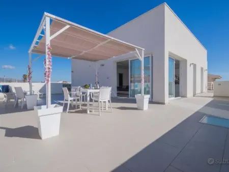Waves of Sicily Suite, 10 m de la plage d'Avola