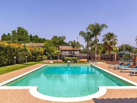 Location maison à Piedimonte Etneo, Ferienvilla Villa Aura mit Pool