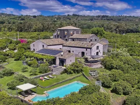 Location maison à Fiumefreddo, Ferienvilla Borgo degli Aranci