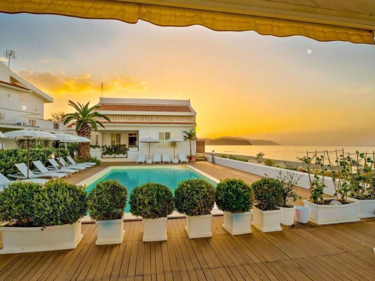 Appartement avec terrasse 15 m² face à la mer - Photo 1