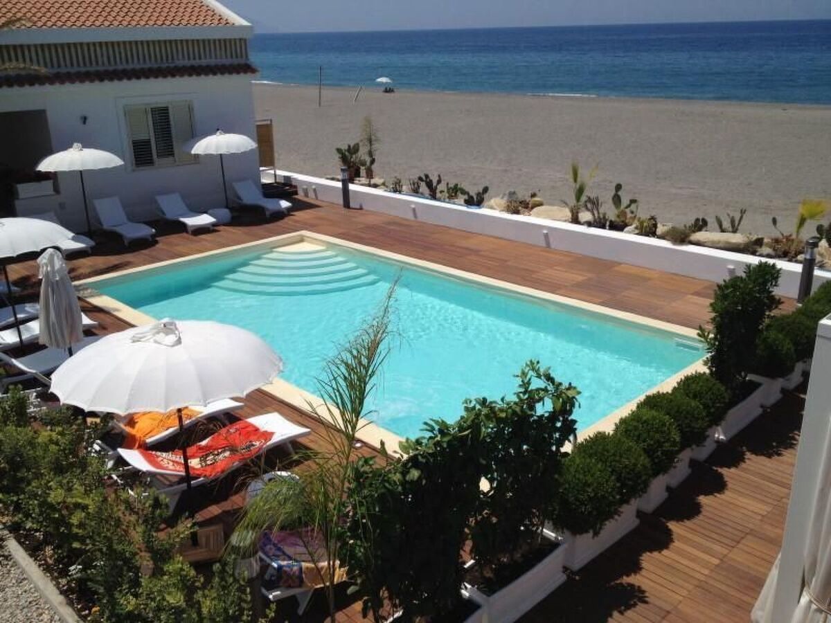 Appartement avec terrasse 15 m² face à la mer - Photo 3