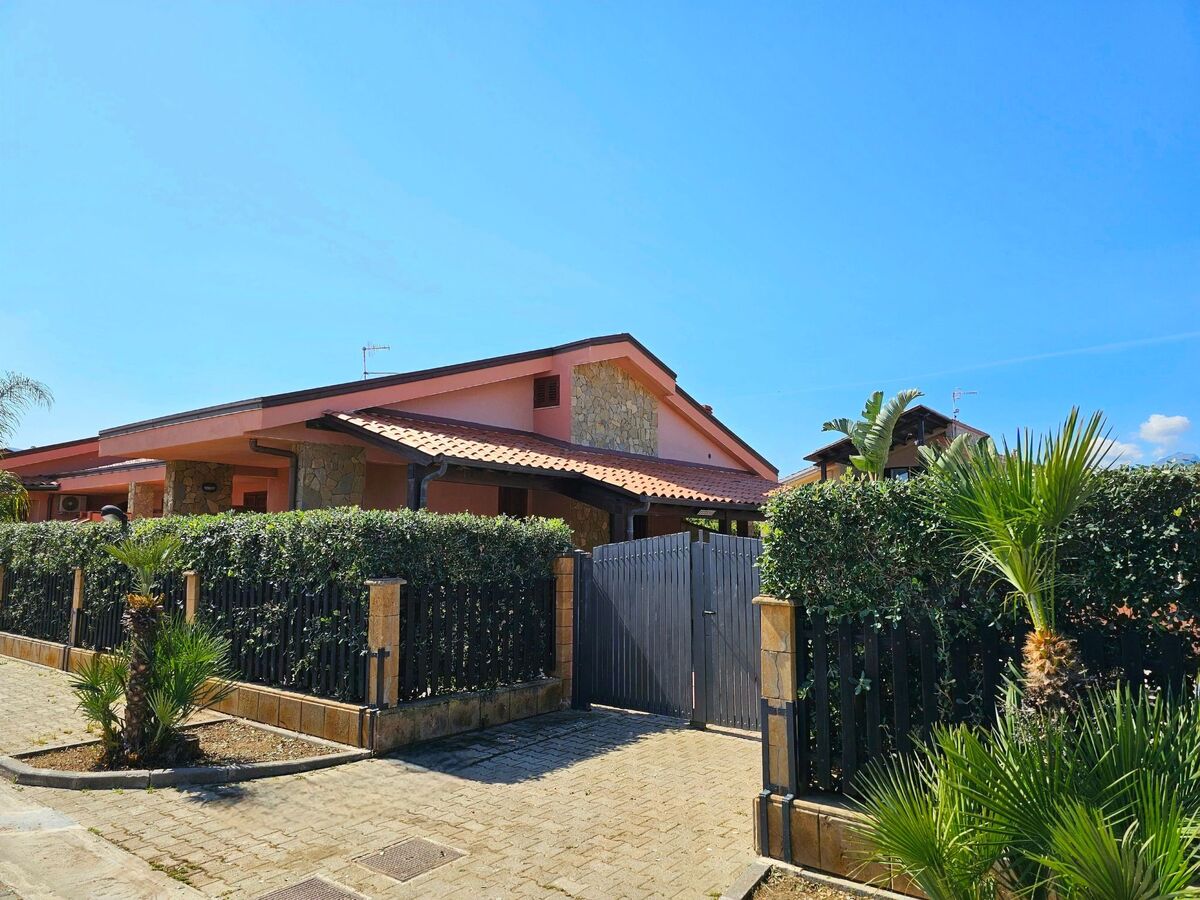 Villa 4 chambres, 50 m de la plage à Campofelice - Photo 1