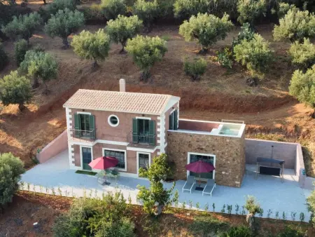 Location maison à Lamezia Terme, Villa mit Whirlpool, nur 6 km vom Strand entfernt