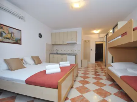 Location appartement à Bigova, Charmante Wohnung in Centar mit französischem Balkon