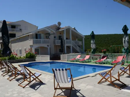 Location appartement à Bigova, Studio mit Meerblick vom privaten Balkon