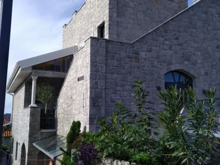 Location maison à Herceg Novi, in Zelinika mit Großer Terrasse