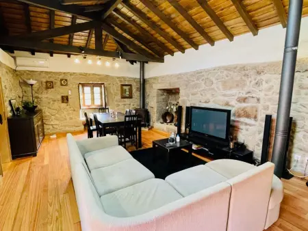 Location maison à Arcos de Valdevez, Großmutters Häuschen mit überdachter Terrasse