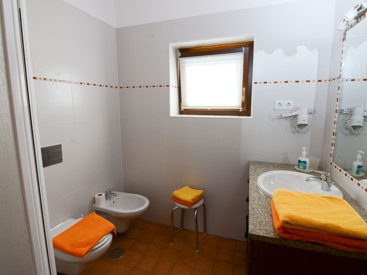 Maison 1200m² jardin avec terrasse à Anceriz - Photo 11