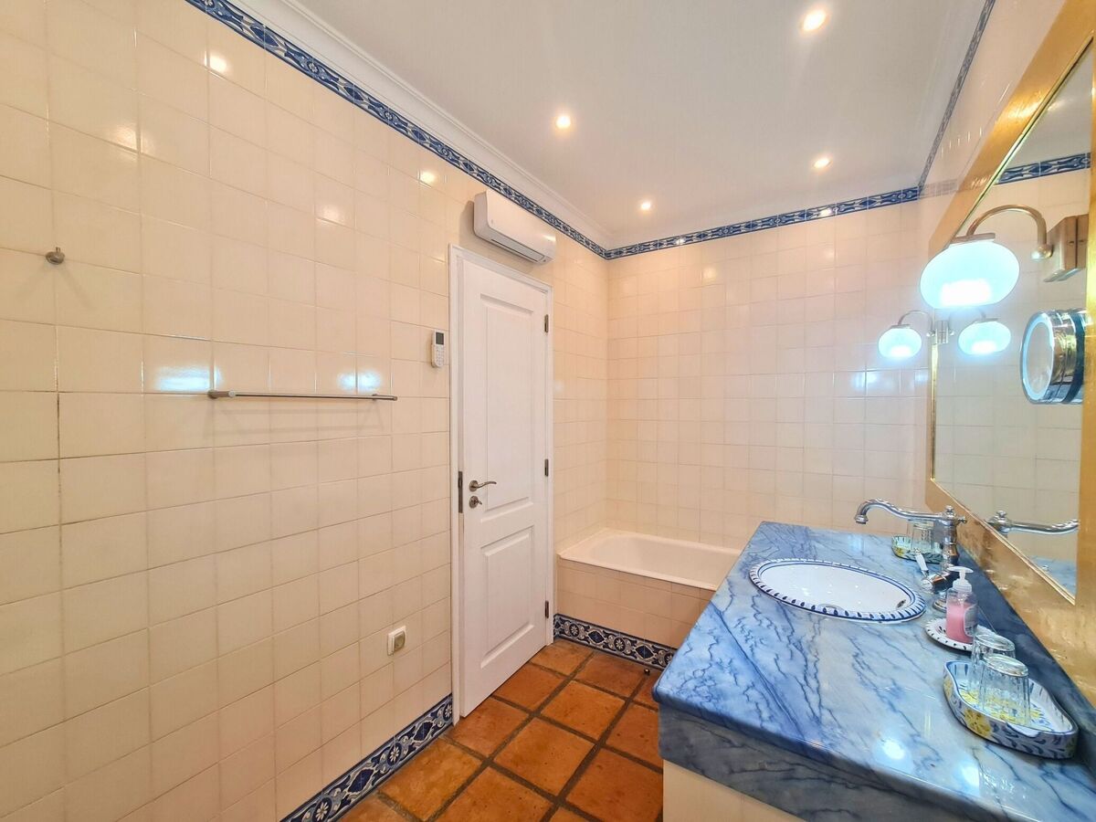 Villa Doce Vida – Maison Lagos, piscine & vue baie - Photo 25