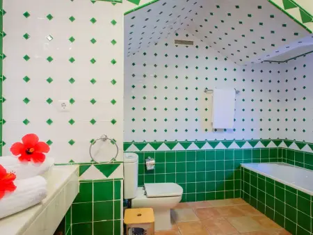 Villa Mouraria, 16 personnes avec piscine et court de tennis : photo 16