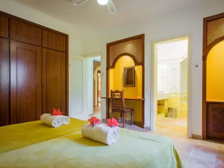 Villa Mouraria, 16 personnes avec piscine et court de tennis : photo 17