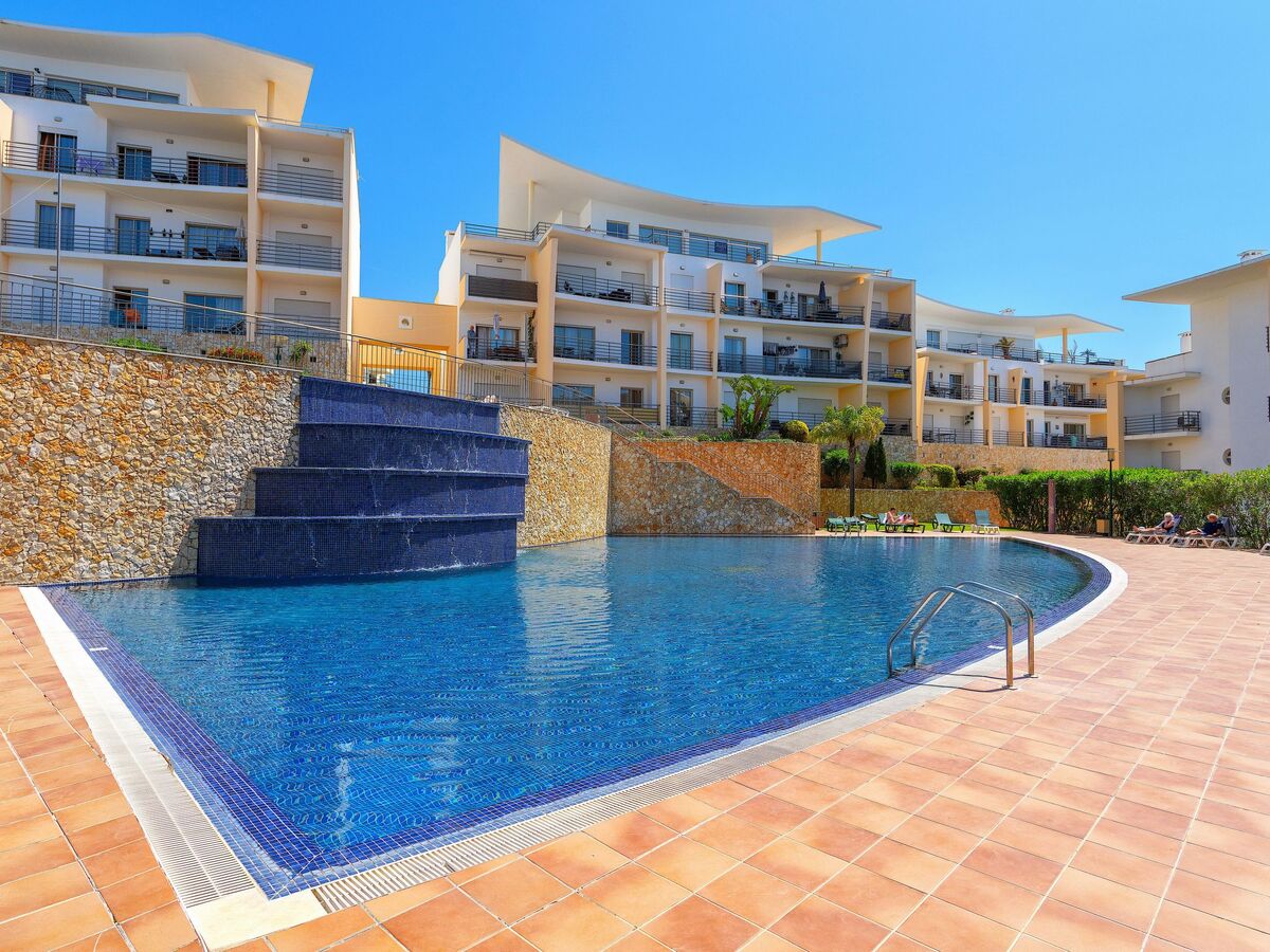 Appartement avec terrasse, 2 piscines, à 300 m du Strip – Albufeira - Photo 1
