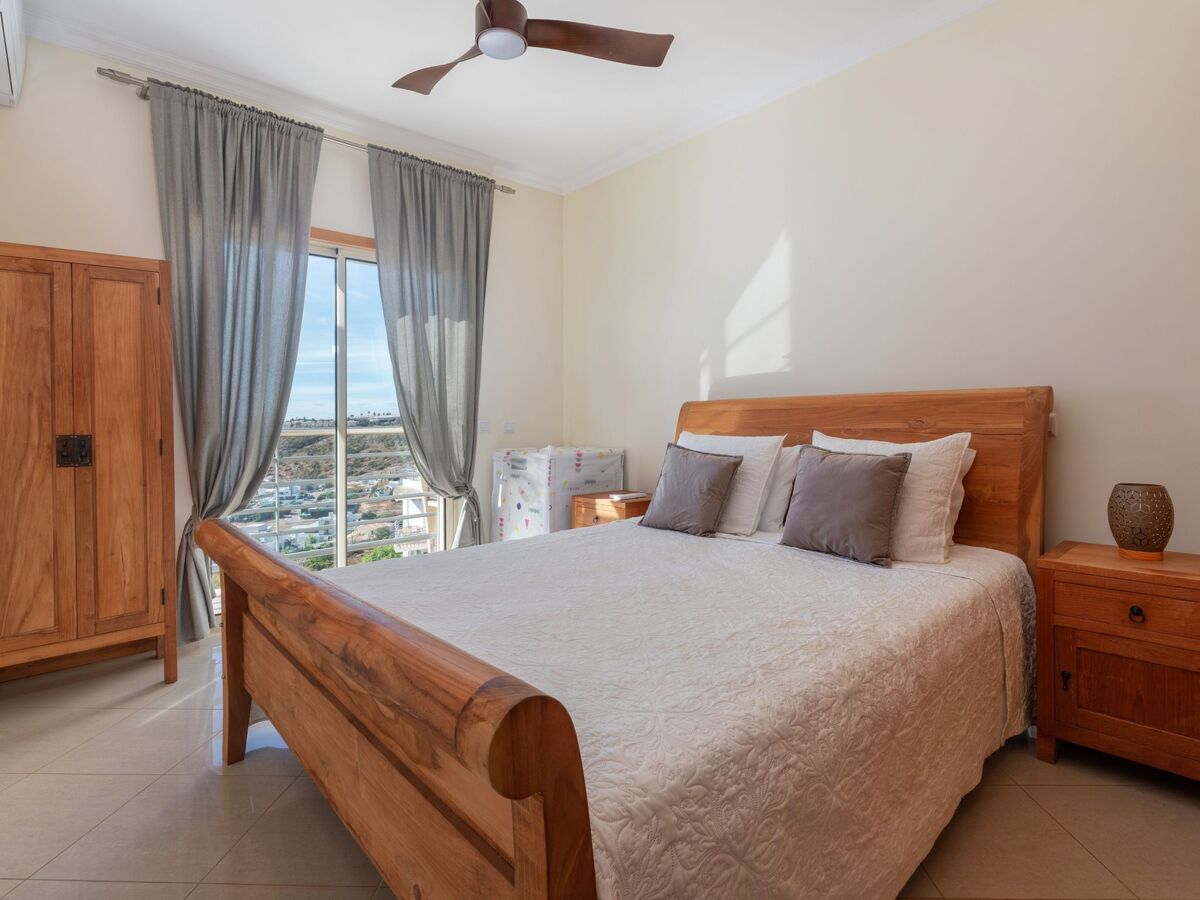 Appartement avec terrasse, 2 piscines, à 300 m du Strip – Albufeira - Photo 12