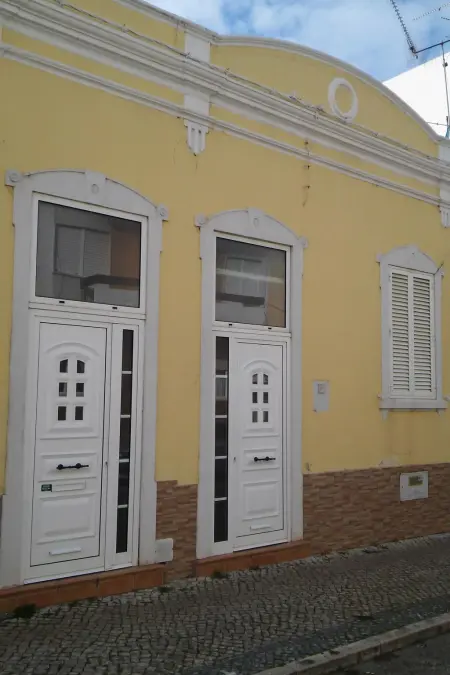 Location maison à Faro, mit Terrasse