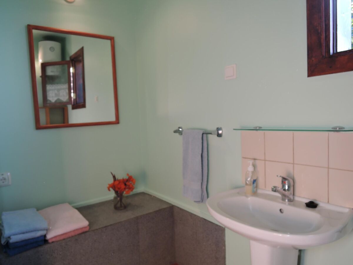 Maison en bois à Canhas avec vue mer et jardin - Photo 13