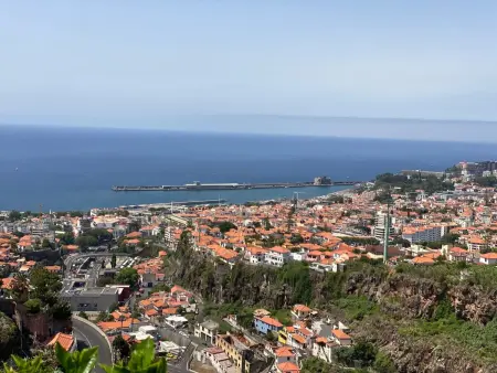 Ideales Familienhaus mit freiem Stadt- und Meerblick - Photo 1