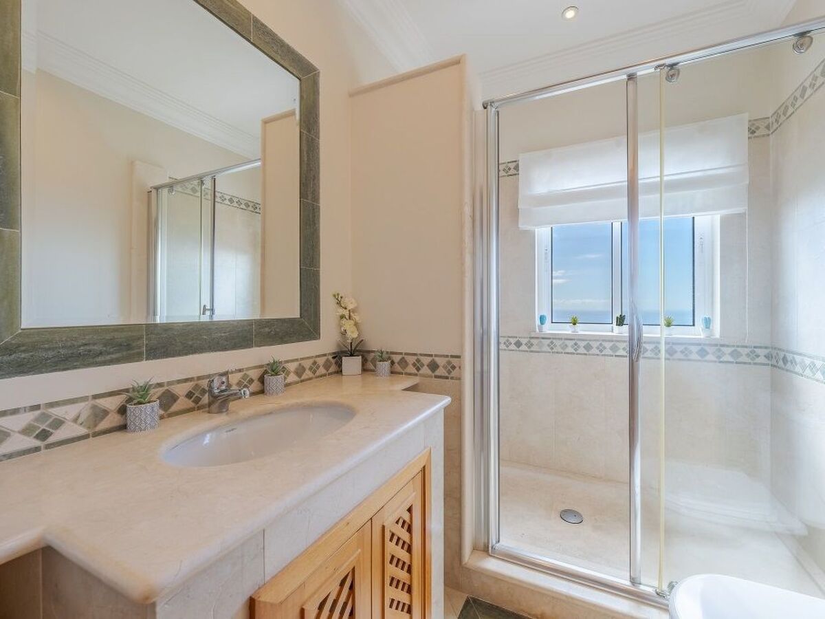Villa Bougainvillea, maison 6 personnes vue mer à Funchal - Photo 25